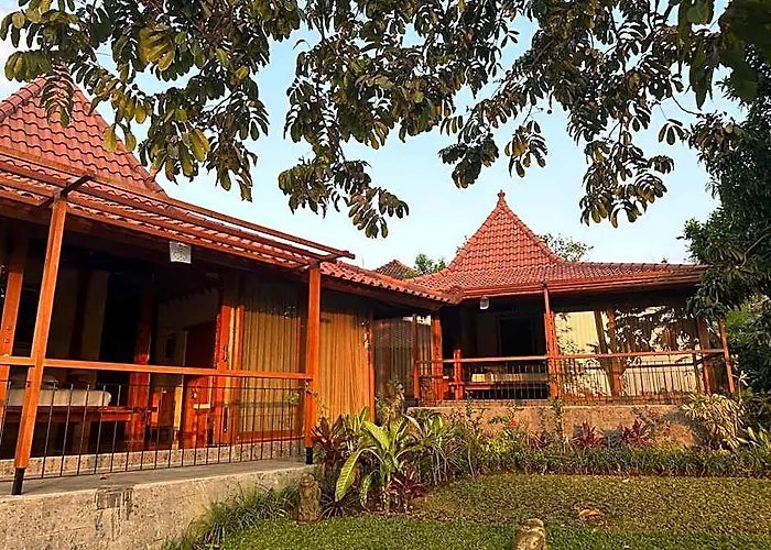 Hotel Griya Kcb 4*